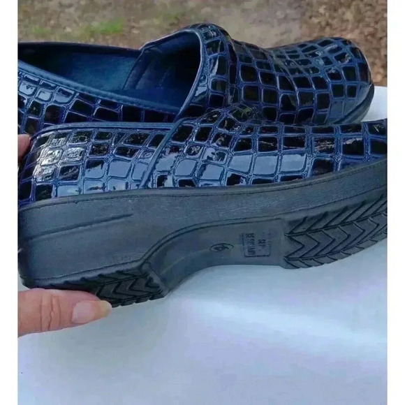 Judith Claire Sz 7.5 Slip On Clog Blue Crocodile Texture Slip Resistant Sole - Picture 7 of 7